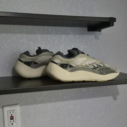 2022
adidas Men's Yeezy 700 V3 'Fade Salt' $50