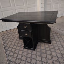 Table (free delivery)
