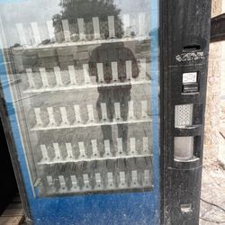 Dixie Narco Bevmax Vending Machine 