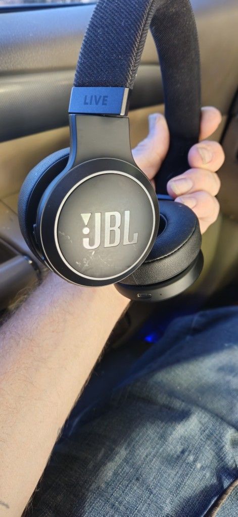 JBL LIVE BLUETOOTH HEADPHONES NEW