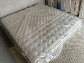 King Size - Saatva Mattress - Like New