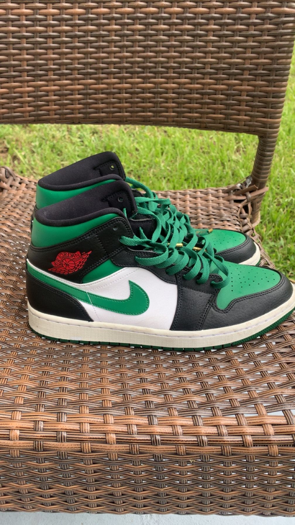 Jordan 1 mid green toe