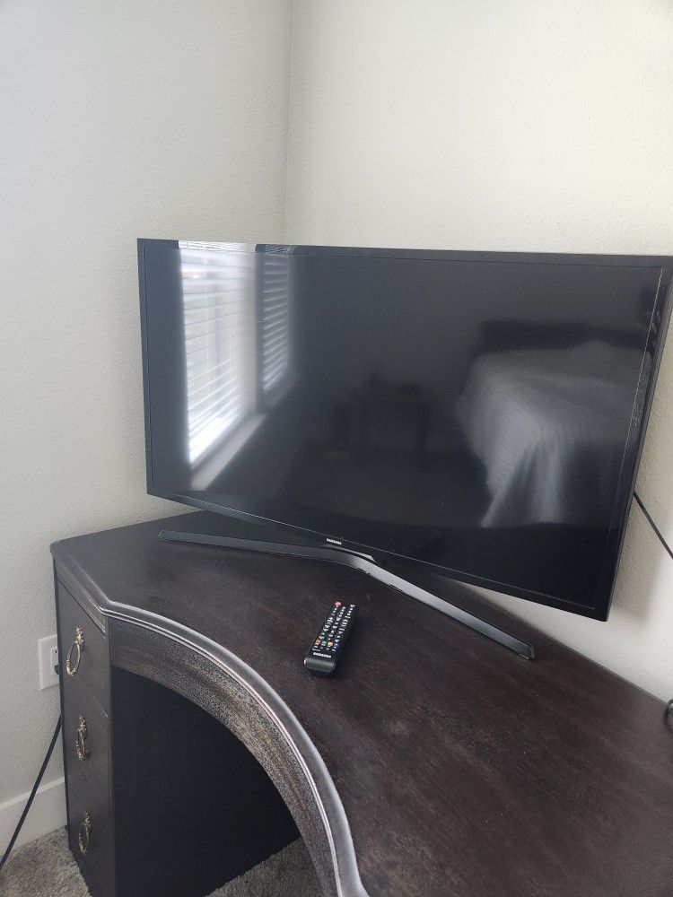 Samsung 40-inch SMART TV