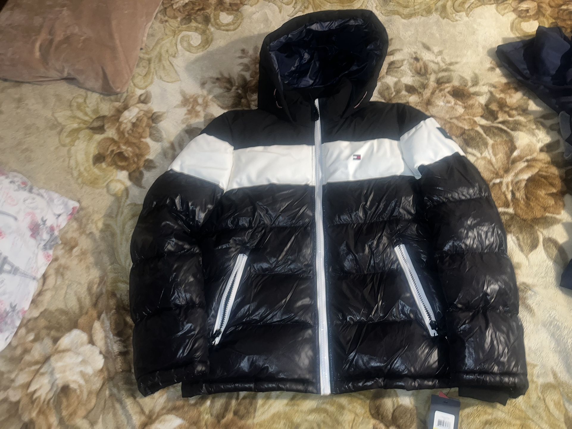 Tommy Hilfiger Jacket Mens Size M Black Hooded Puffer Warm Like Down Water Resistant