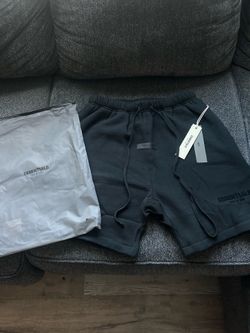 Essentials black