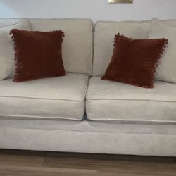 Haverty’s Loveseat