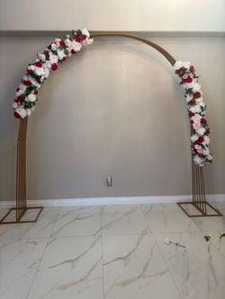 Gold gate . Indoor / outdoor , very sturdy.