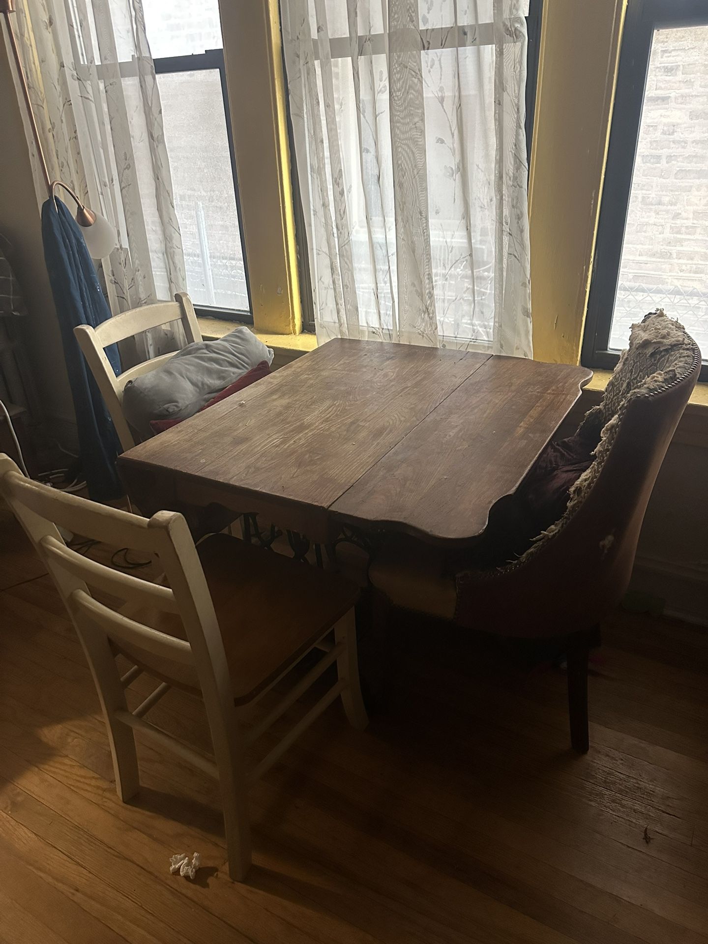 🌿 Antique Wood Dining Table – Chairs Optional! 🌿