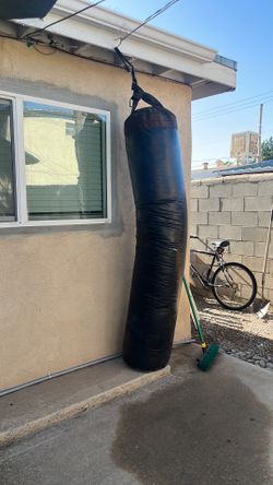 Kickboxing heavy bag