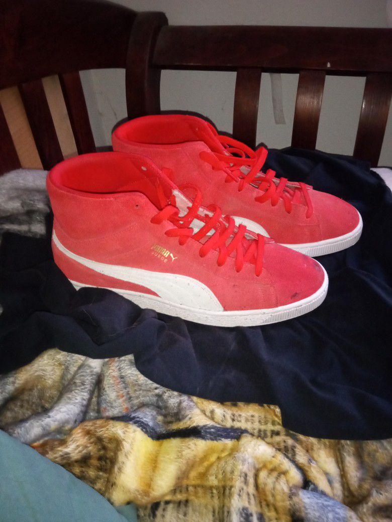 Almost New Puma Leather Basketball Shoes (Size 11.5