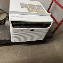 Window AC 10,000 BTU  Pick Up At 1116 Airport Dr Message For Meet 