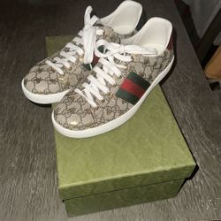Gucci Ace Supreme Bees