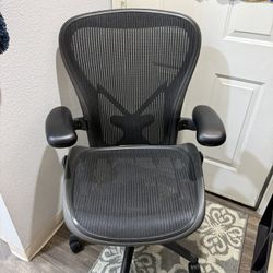 Herman Miller Aeron ( SIZE C ) FULLY LOADED !!