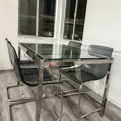 Glass extendable table with 5 chairs