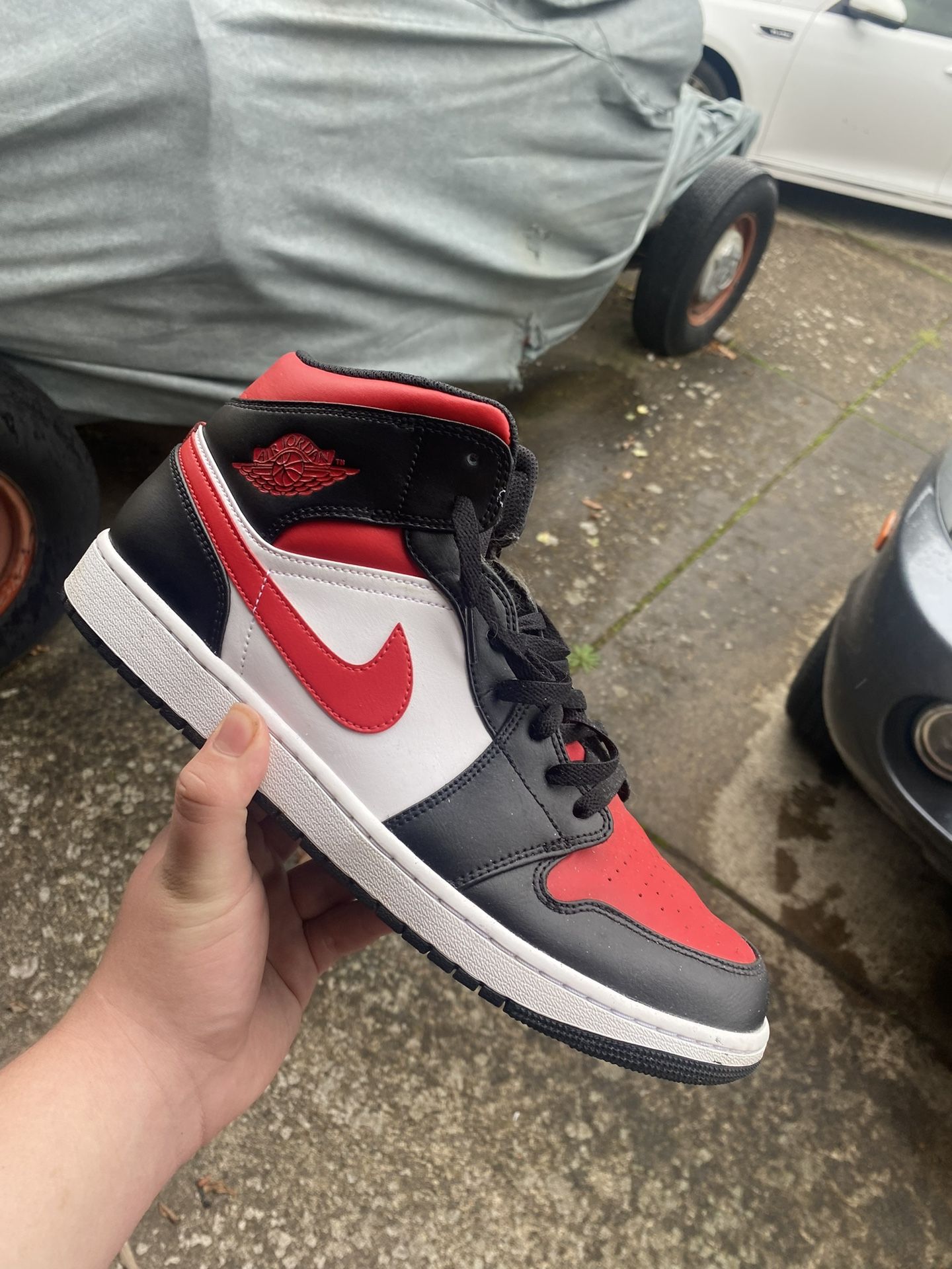 Jordan 1 Fire Red Mid With Box