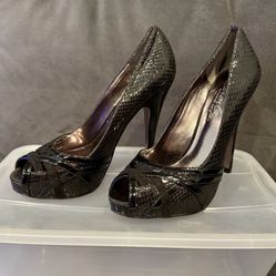 Beautiful Charles David Black Snakeskin Peep Toe Heels size 7