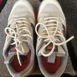 Vans ultra range size 5 youth good condition