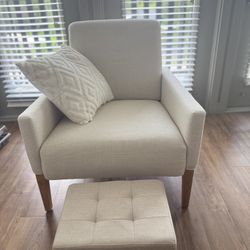 Sofa Chair + Ottoman + Throw Pillows – Cozy Set!