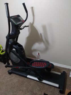 Healthrider 8.5 EX Elliptical Cross Trainer for Sale in Pasadena TX