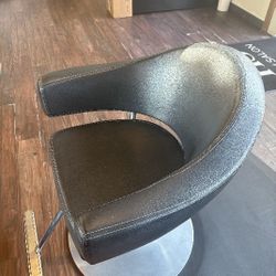 Salon Stylist Chairs