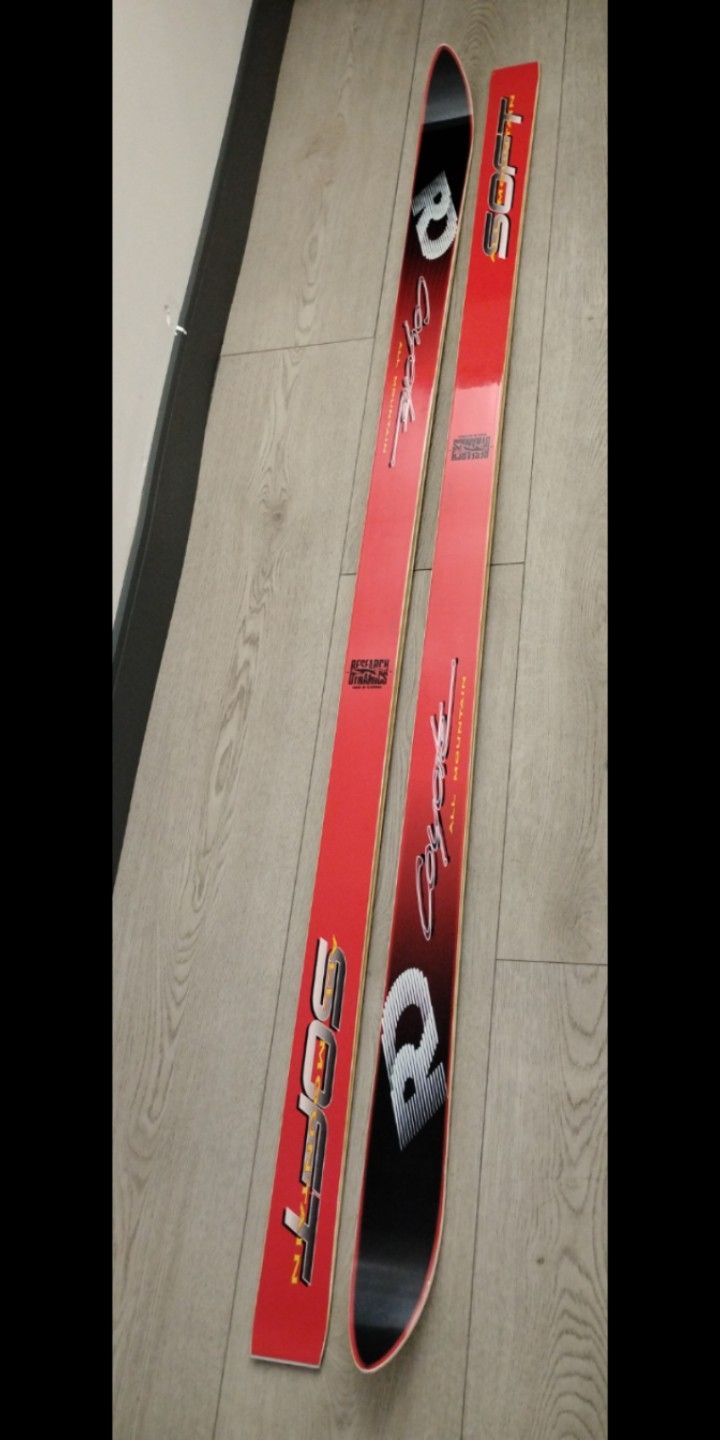 MOUNTAIN SKIIS FOR SALE 