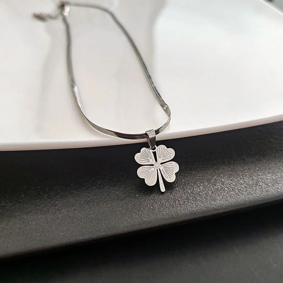 Luxury Geometric Titanium Steel 18K Gold Plated Clover Necklace St Patrick’s Day