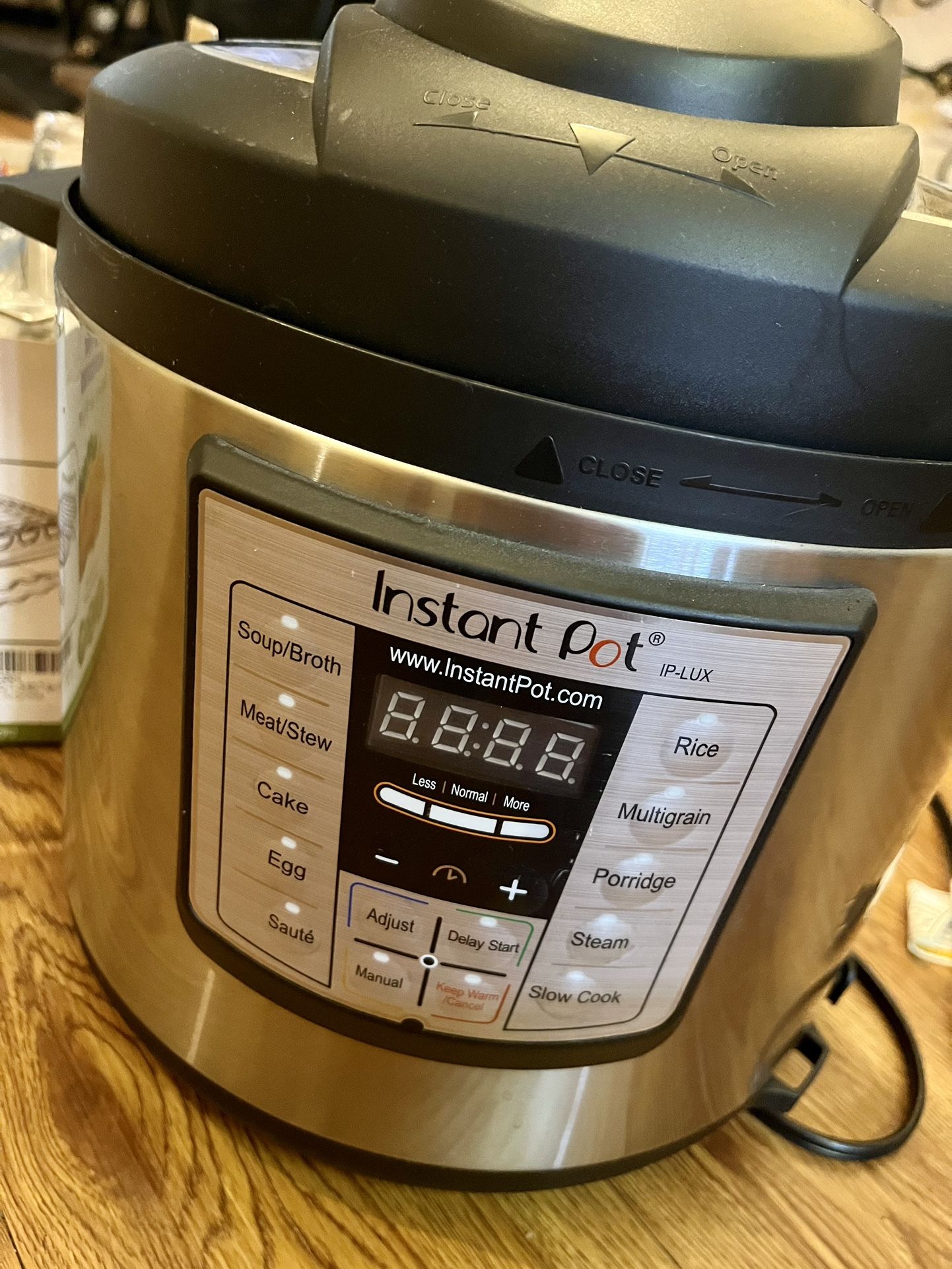 Instant Pot Lux60 V3 in Pressure Cooker (6 Quart) with FREE