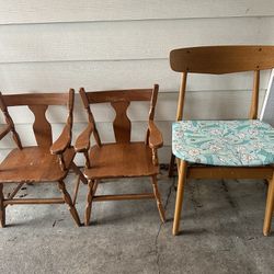 2 Small Kid Chairs