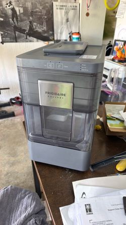 Frigidaire Gallery Countertop Ice Maker
