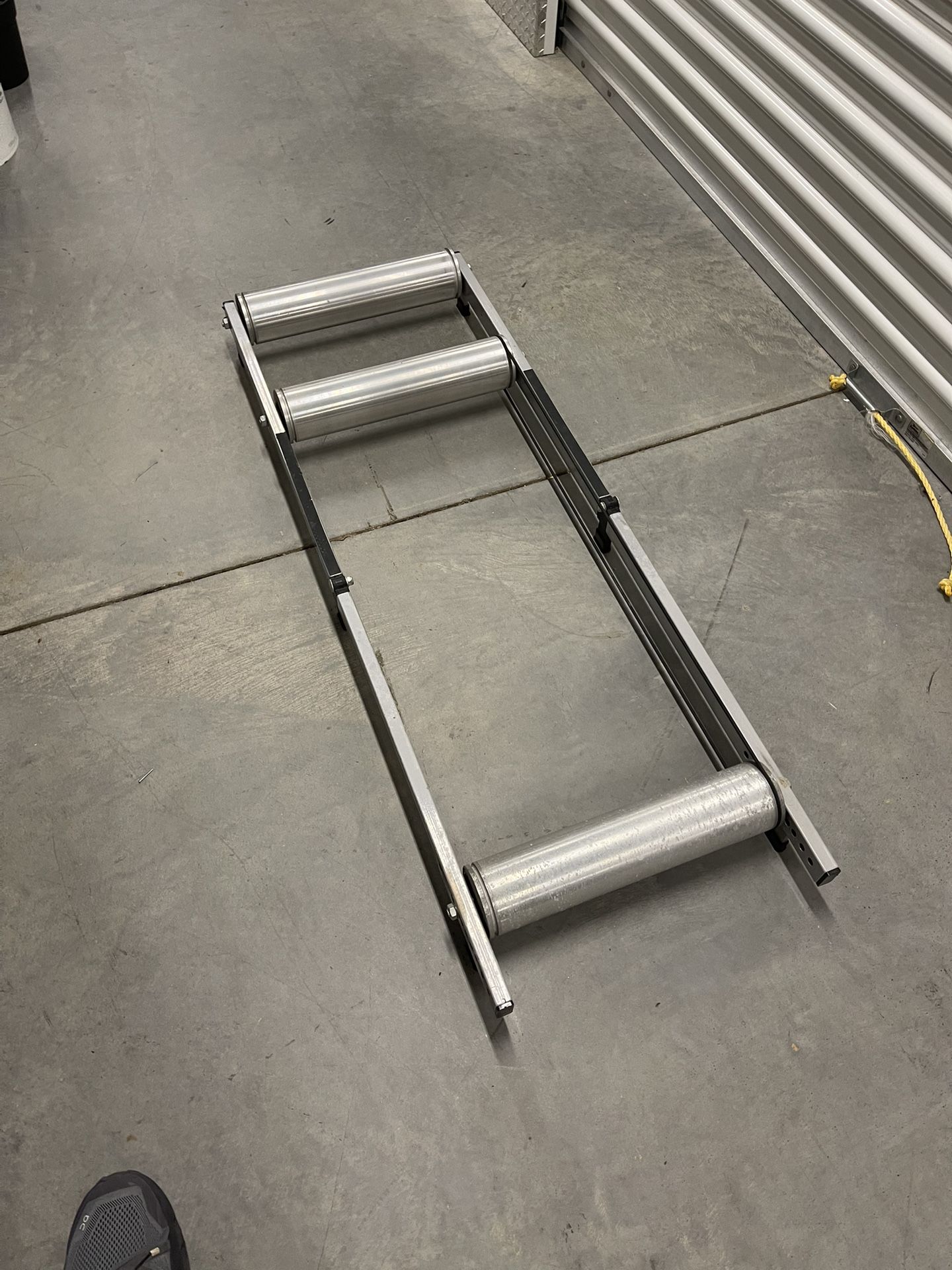 Performance cycling rollers, folding. 