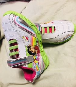 Toddler girl's Dora sneakers with velcro for Sale in Shaker