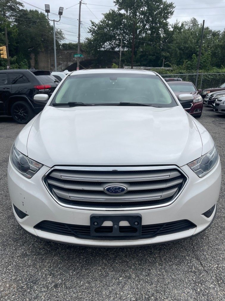 2016 Ford Taurus