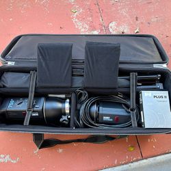 $500 OBO - STUDIO STROBES - Like New Calumet Travelite 750R 2 Light Kit with Case and Tripods/Umbrellas - black