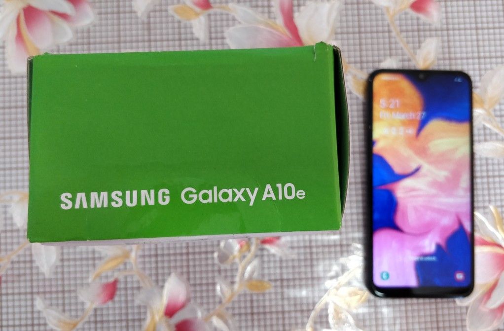 New Samsung Galaxy A10 32gb black cricket wireless come with charger box work well buenas condiciones 👍