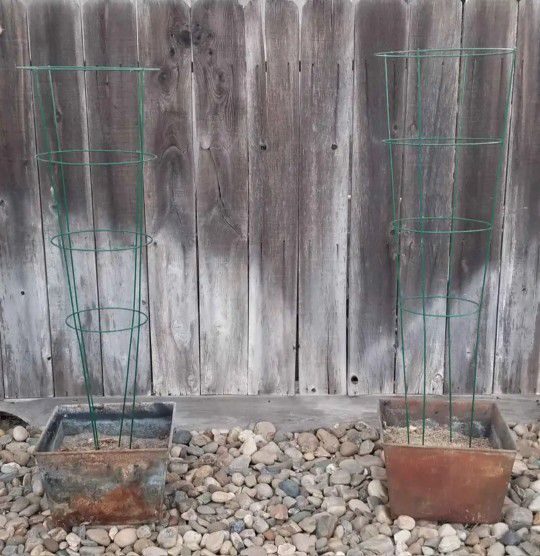 Heavy Duty Green Tomato Cages (SERIOUS BUYER PLEASE)
