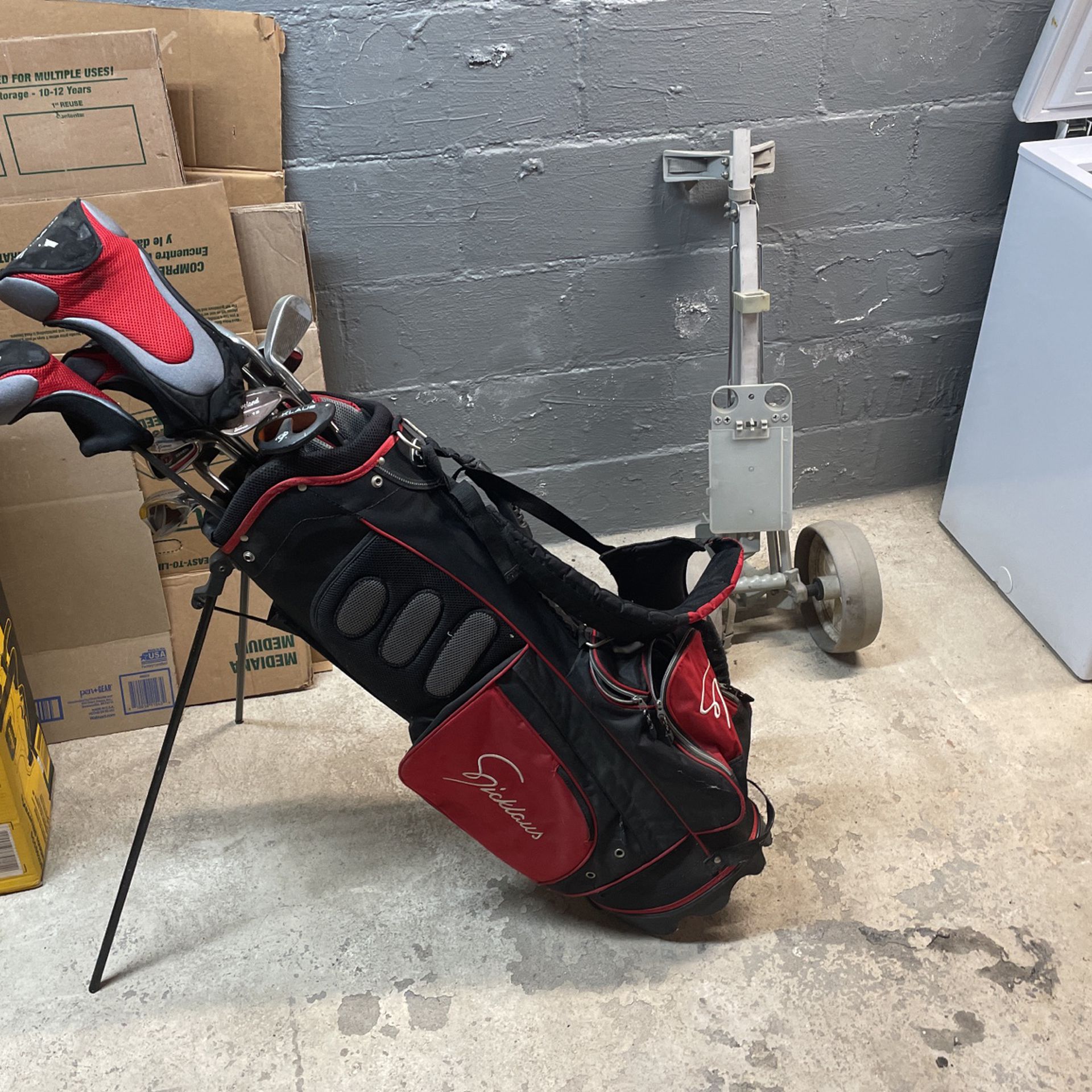 Nice Barely Used Golf Clubs And Bag And Cart