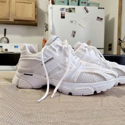 PRE-OWNED/SECOND HAND SNEAKERS 
