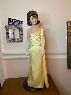 Jackie Kennedy Franklin Mint “Golden Gala” Fashion Doll with Stand