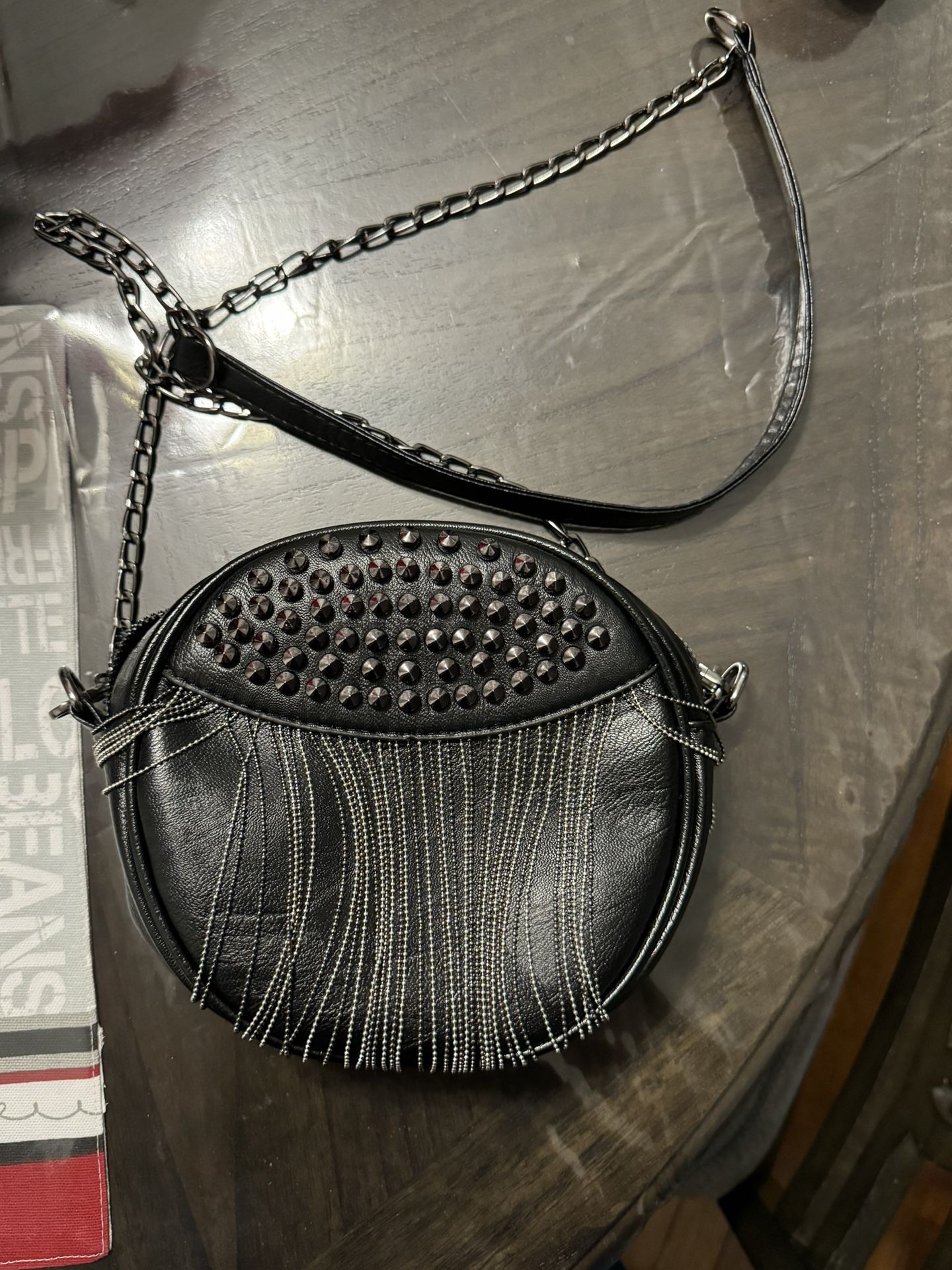 Heidi Women's Small Studs Black Crossbody Handbag Fashion Shell Shape Shoulder Messenger Bag 