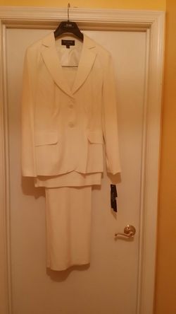 Off white three(3) piece suit