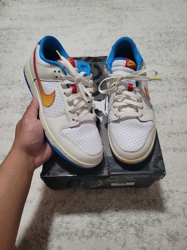 Nike Dunk Low globetrotters