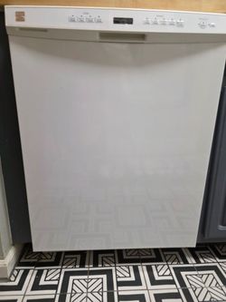 2020 Kenmore Dishwasher (STAINLESS STEEL INTTEIROR)