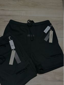 Black essential shorts