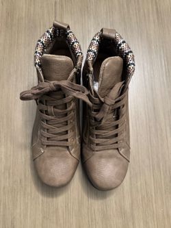 Easy Street Women’s 10M Taupe Ankle Boots Faux Fur Lined Lace Up Side Zip Boho