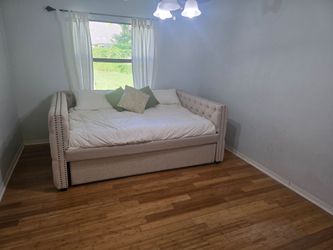 Tufted Upholstered Daybed with Trundle