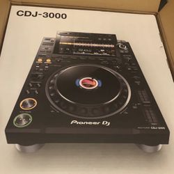 Two Pioneer cdj3000 And A mixer djm900Nxs2