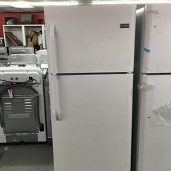 Frigidaire 20 Cu Ft Top And Bottom Fridge. 1 Year Warranty 
