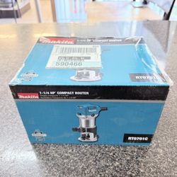 Makita 1-1/4 HP Compact Router, RT0701C