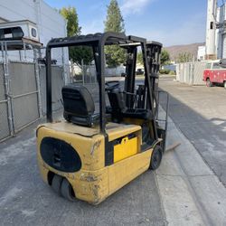 Electric Caterpillar Forklift 