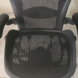Herman Miller Aeron Fully Loaded Size C like-New!